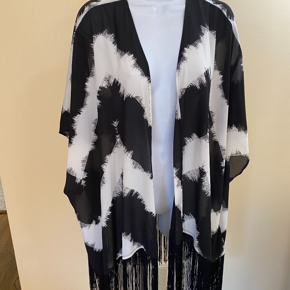 MOSSIMO Size S/M kimono w/ an open front and fringe trim
